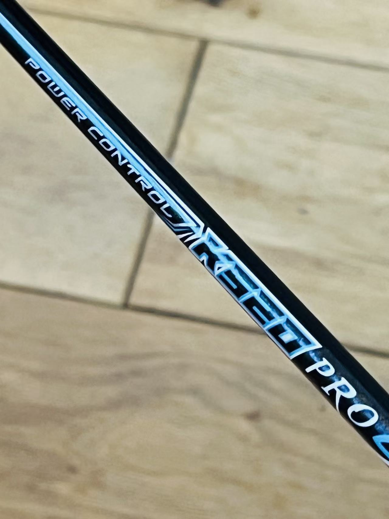 KUMPOO 520 pro used carbon fiber badminton racket 4U strung 24 lbs