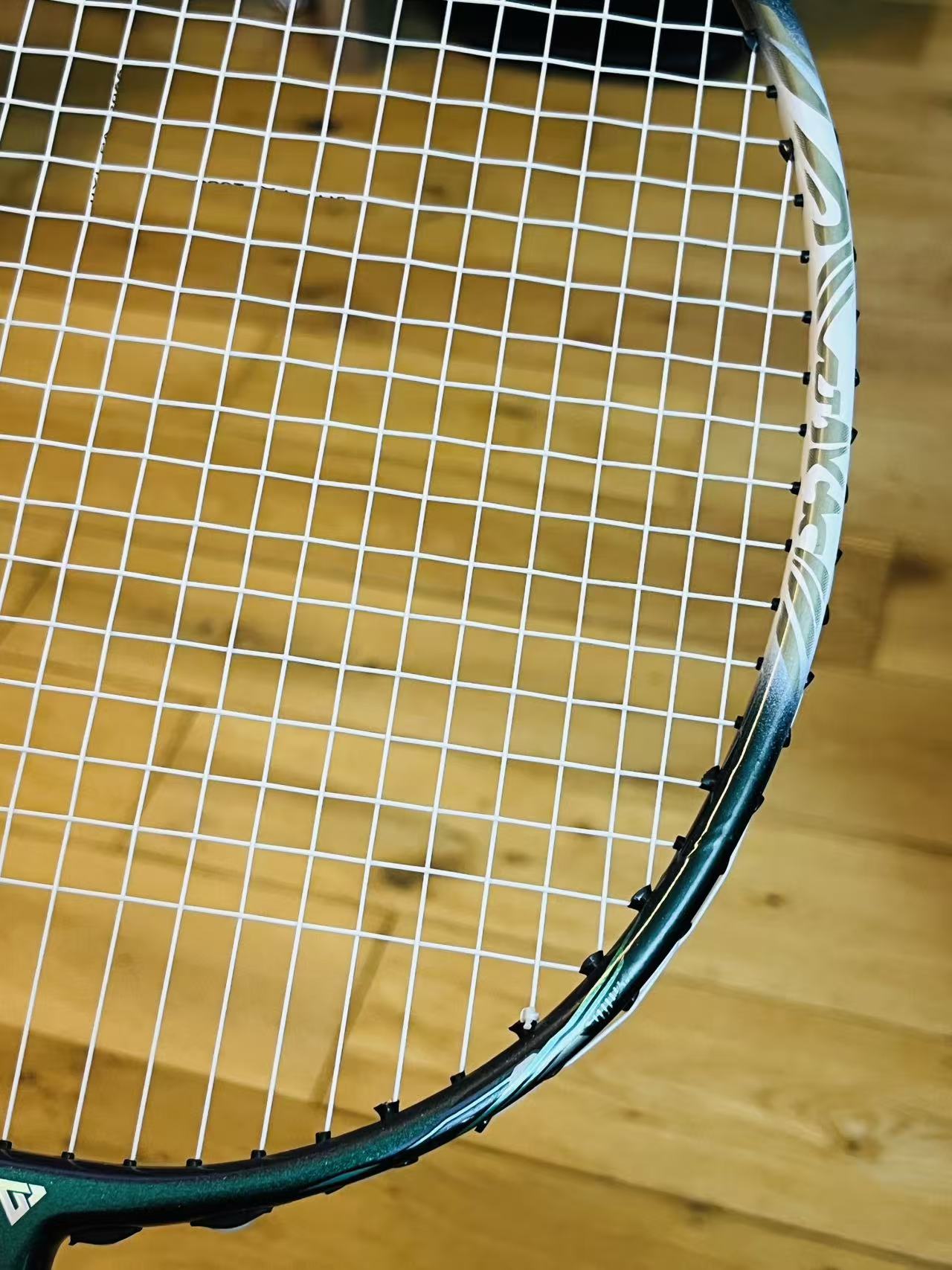 GGEM brand carbon fiber badminton racket strung 23 lbs