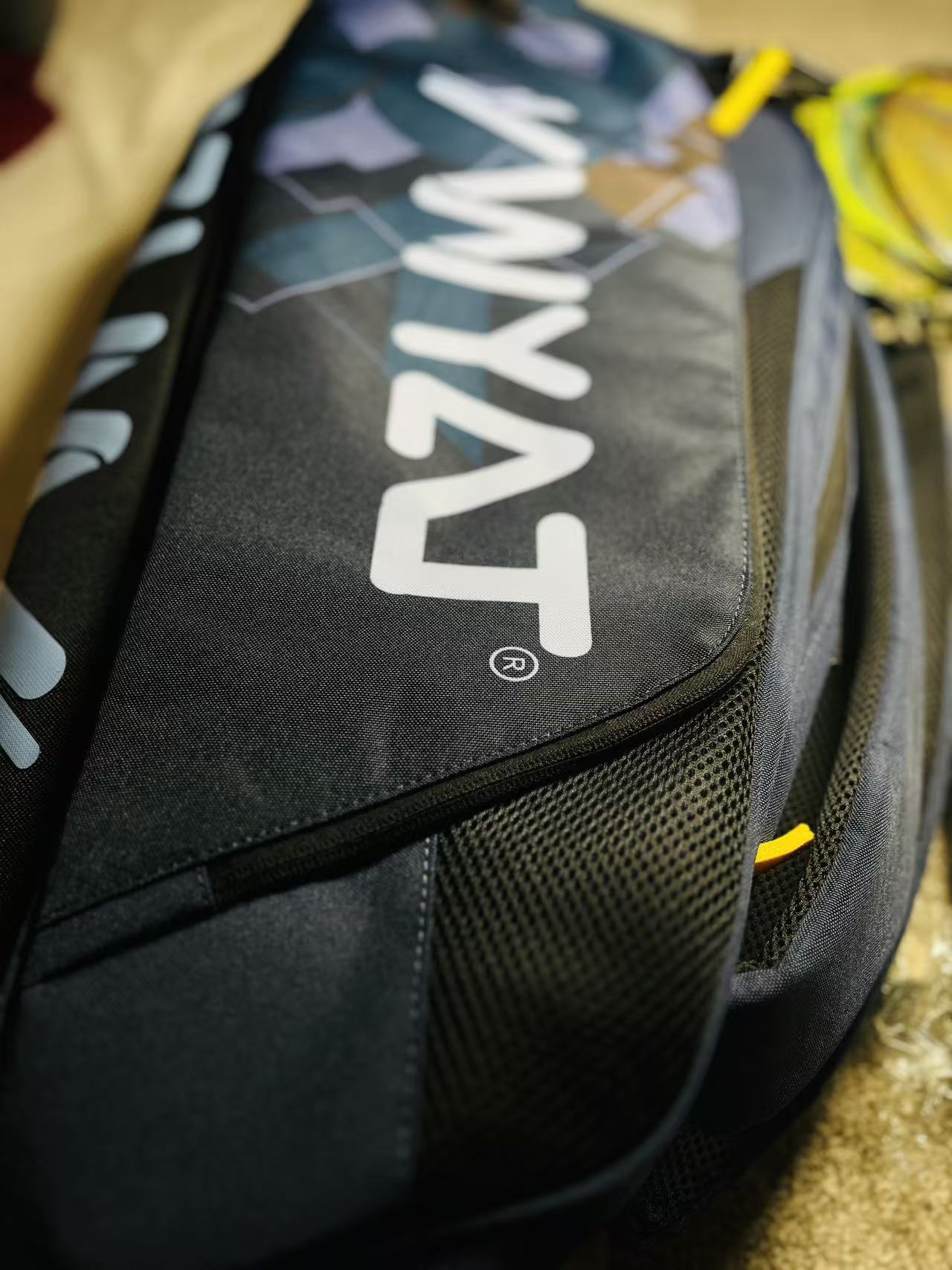 WYAT brand new badminton bag (Suitable for 6-8 racket capacity)