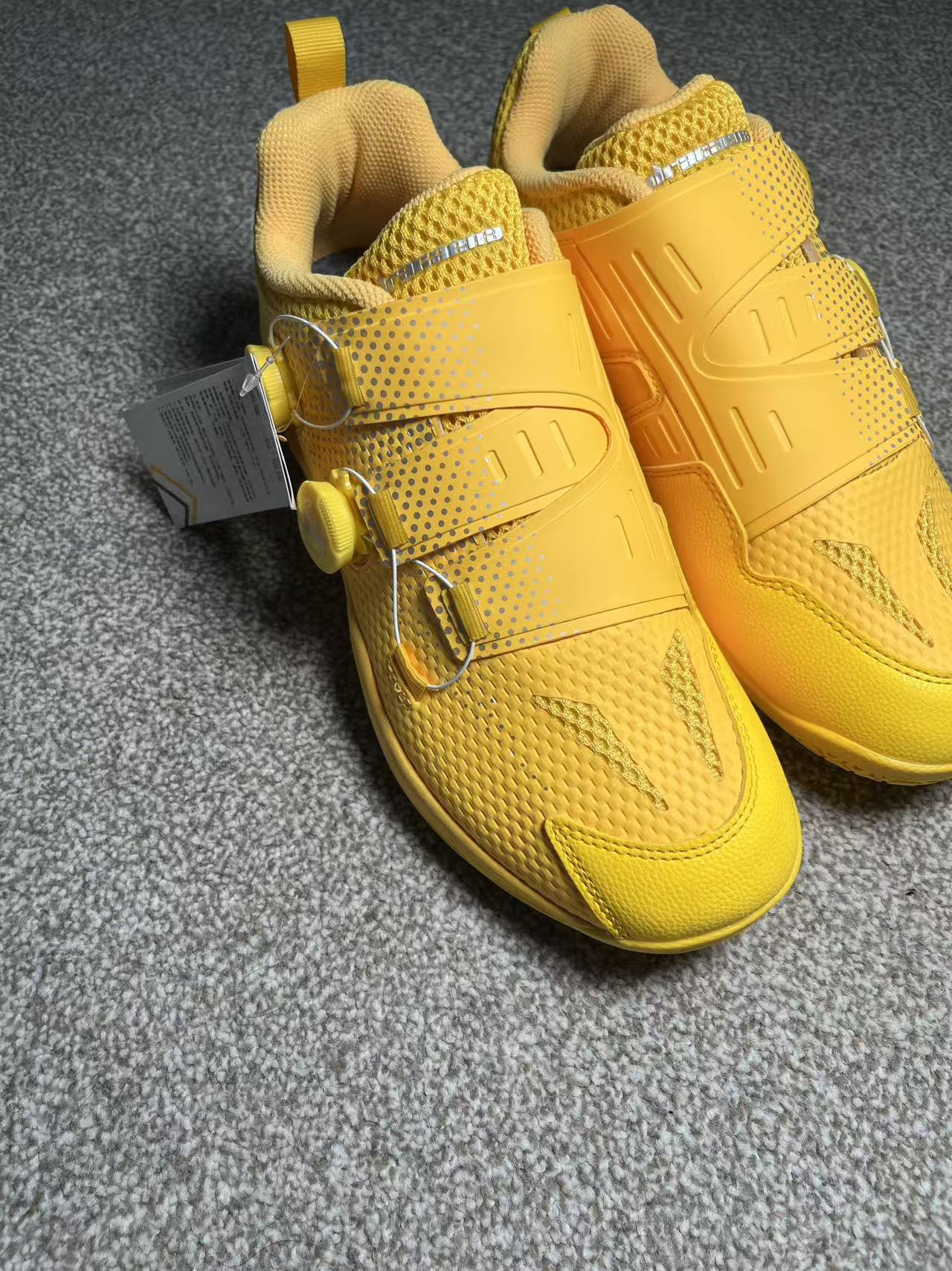 Button shoelace badminton shoes（DIXING Brand）