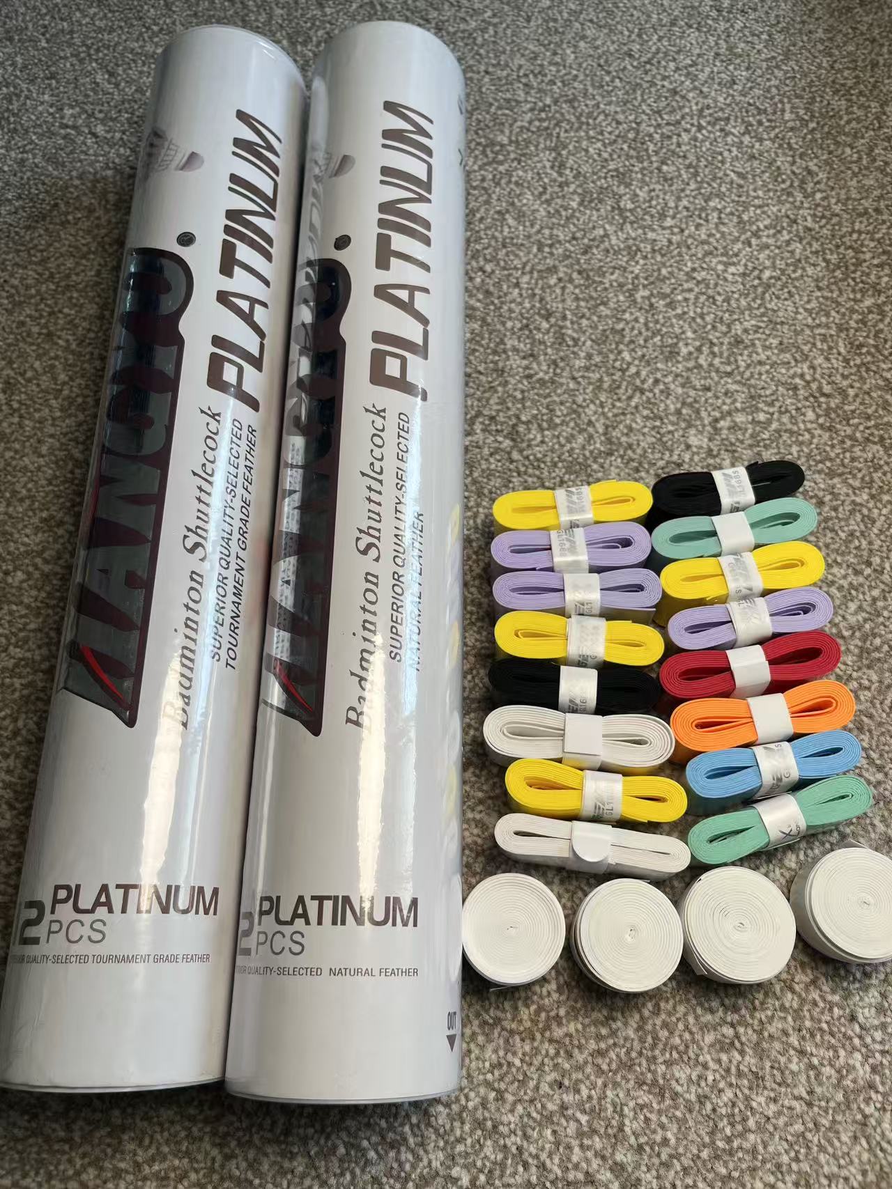 Two buckets of duck feather shuttlecocks + 20 grips