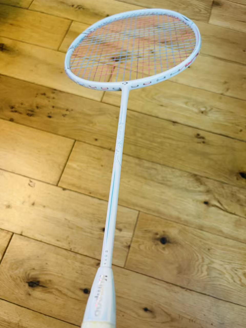 KUMPOO white carbon fiber badminton racket strung 24 lbs