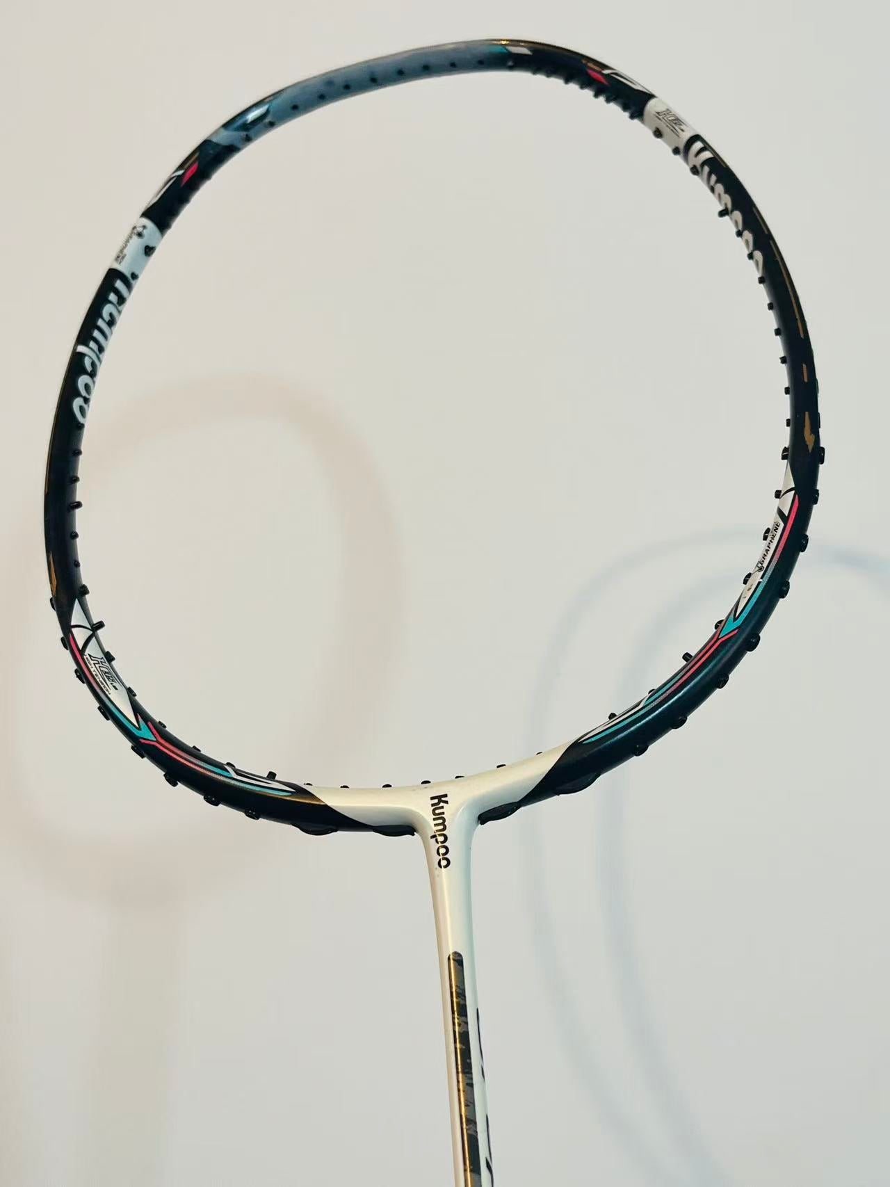 KUMPOO used carbon fiber badminton racket 4UG5 free restringing 24-30 lbs(max 35lbs)