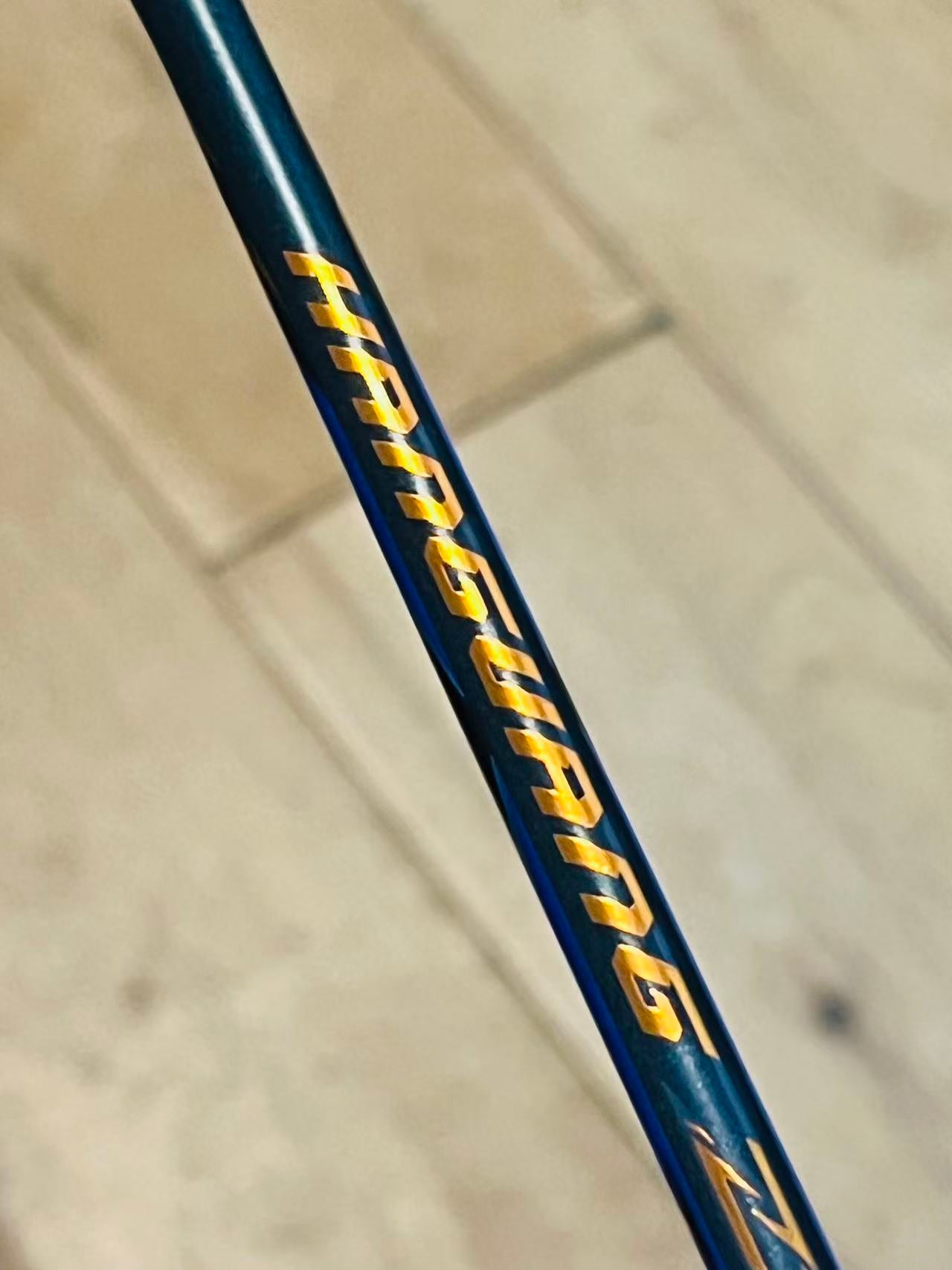 Pure arbon fiber badminton racket 5UG6 free strung 24-26 lbs