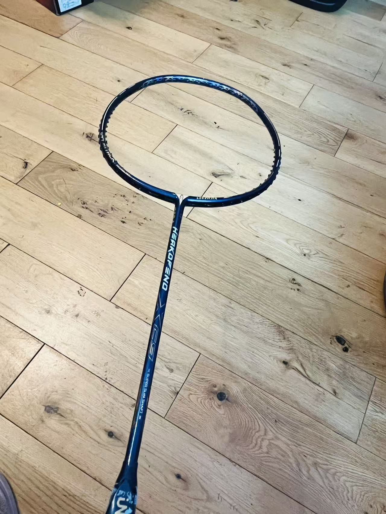 Pure Carbon fiber badminton racket 4UG5 free strung MAX30lbs