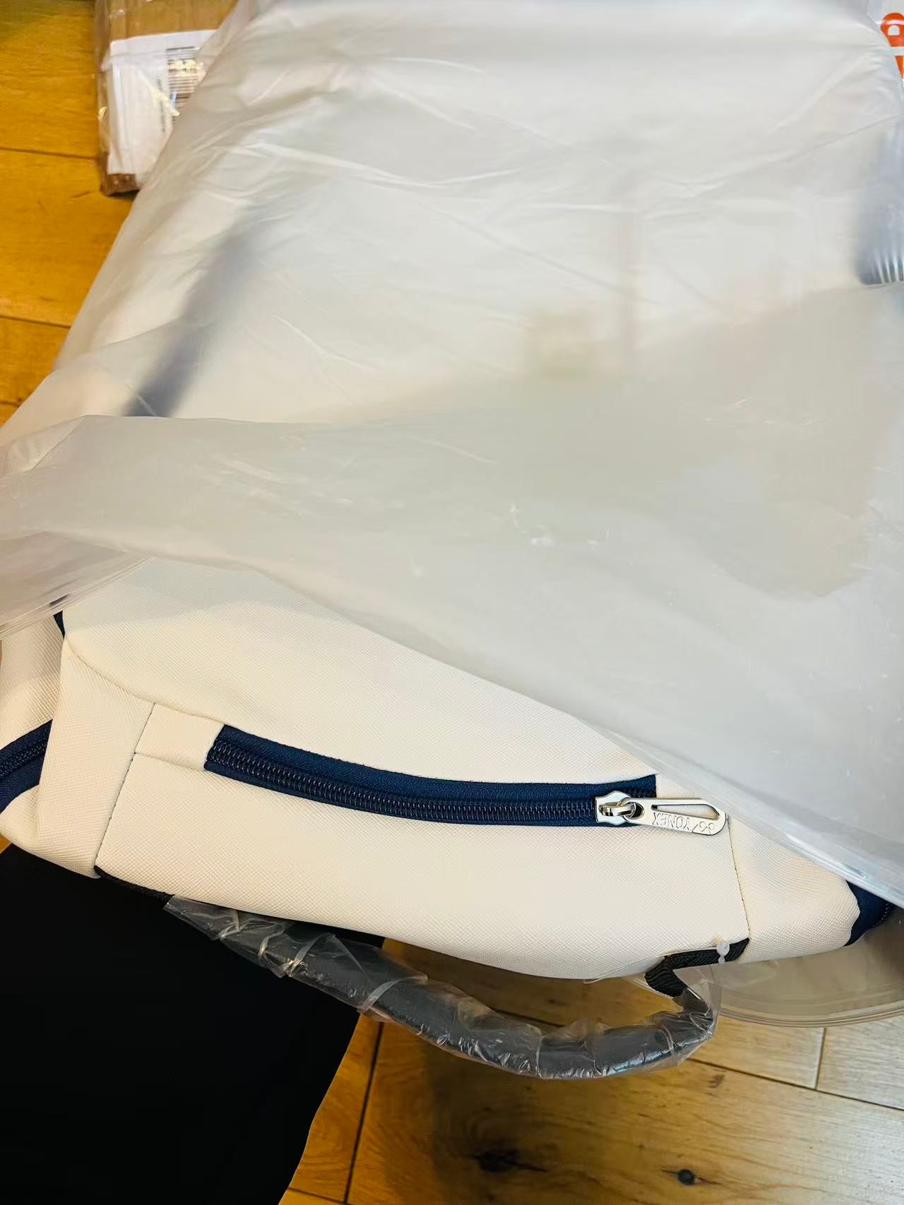 Used Yonex badminton backpack, leather (holds 3-5 rackets)99%new