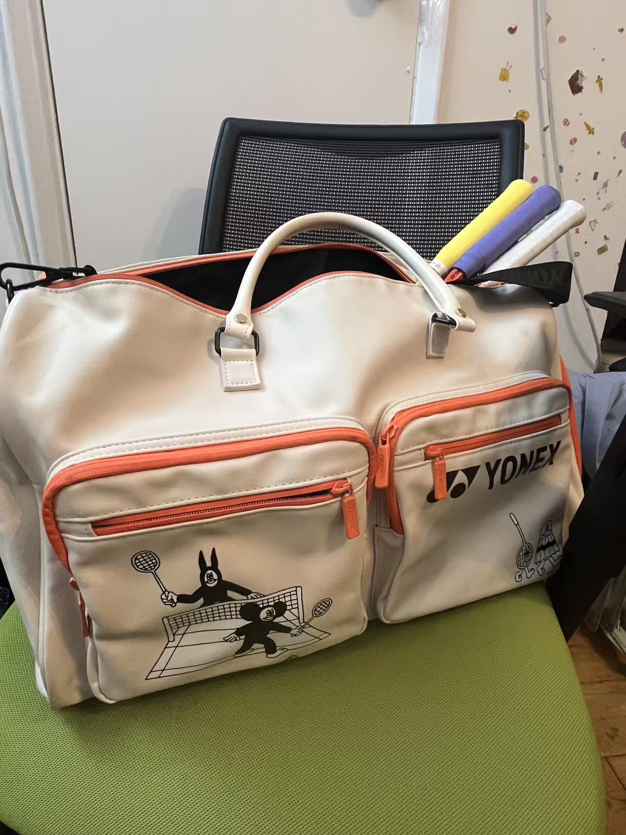 Used Yonex badminton fashion handbag, leather (holds 3 rackets)85%new