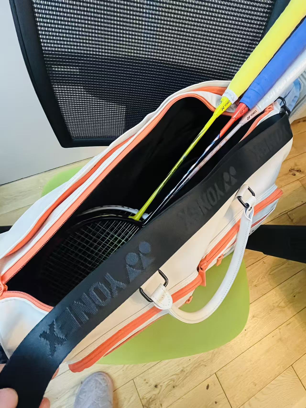 Used Yonex badminton fashion handbag, leather (holds 3 rackets)85%new