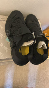 New black badminton shoes, size 8