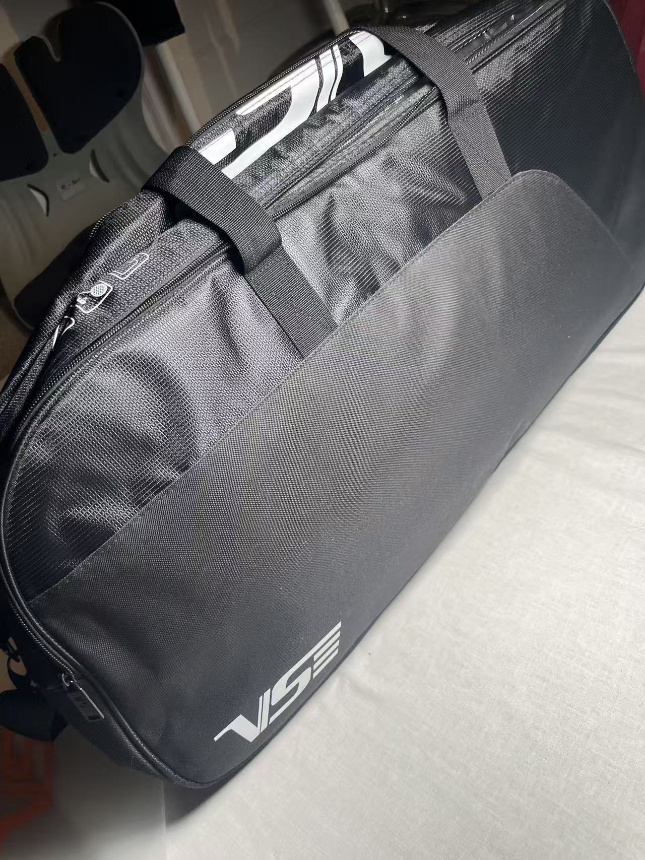 VS brand badminton new bag (Suitable for 6-8 racket capacity)